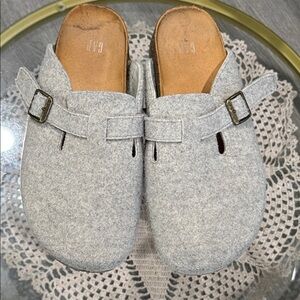 Felt Slip-On Buckle Clog - Light Gray